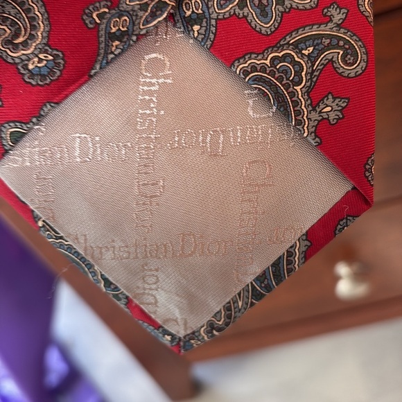 Christian Dior men’s tie  100% silk Paisley red/blue  fabric Italy made in USA - Picture 4 of 8